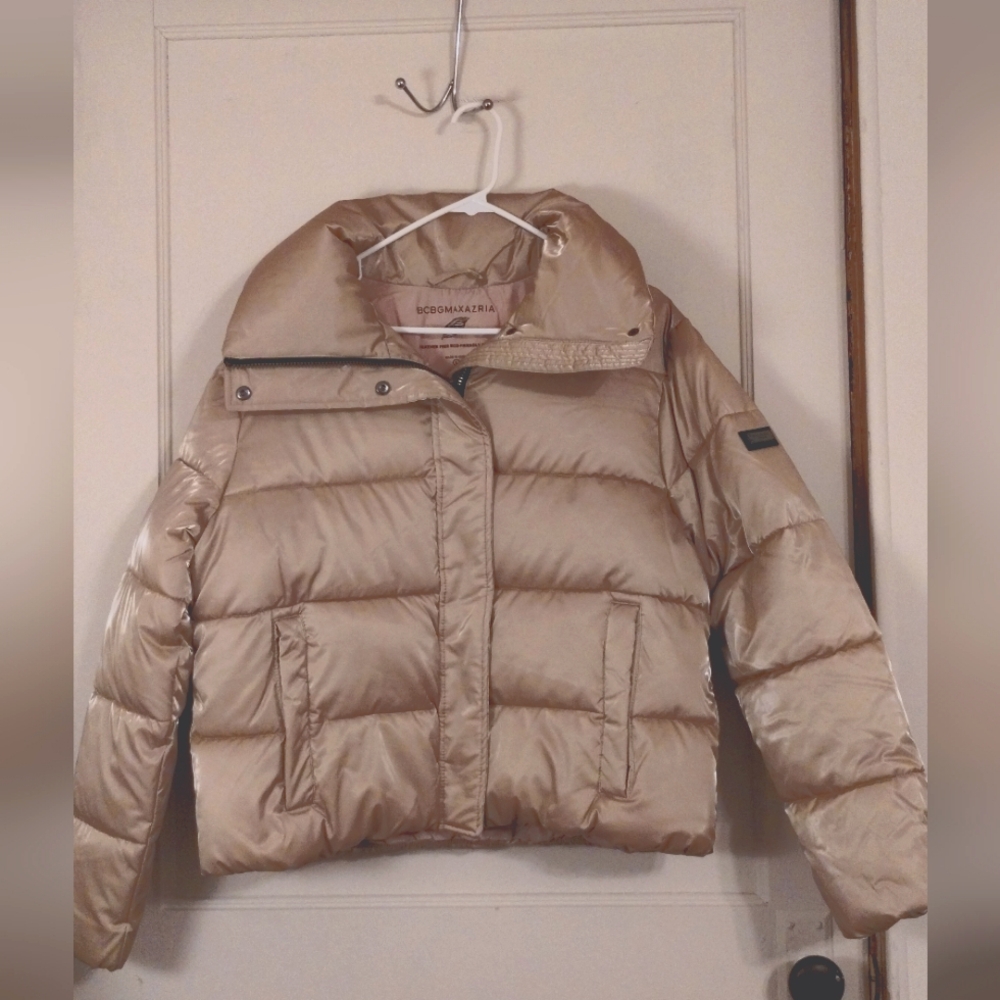 BCBG Maxaria Down Free Womens Size Large Short Puffer Winter Eco FriendlyJacket
